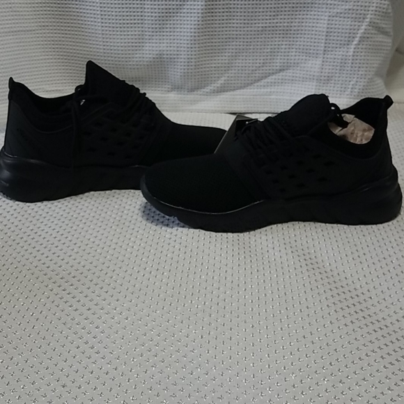 akademiks shoes